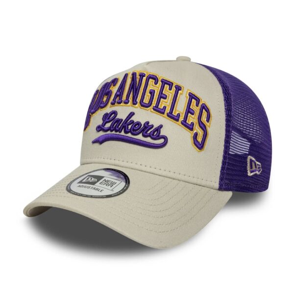 NEW ERAGorra"SCRIPT EF TRUCKER LOSLAK"color beige