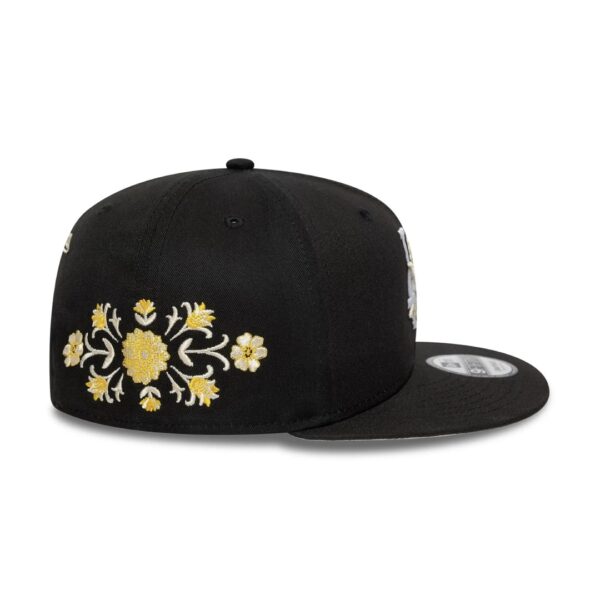 NEW ERAGorra"FLORAL 9FIFTY LOSDOD BLKWHI"color negro