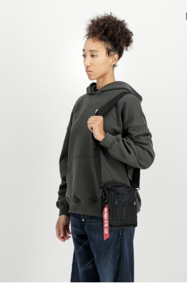 ALPHA INDUSTRIESBolso"Crew Carry Bag"color negro